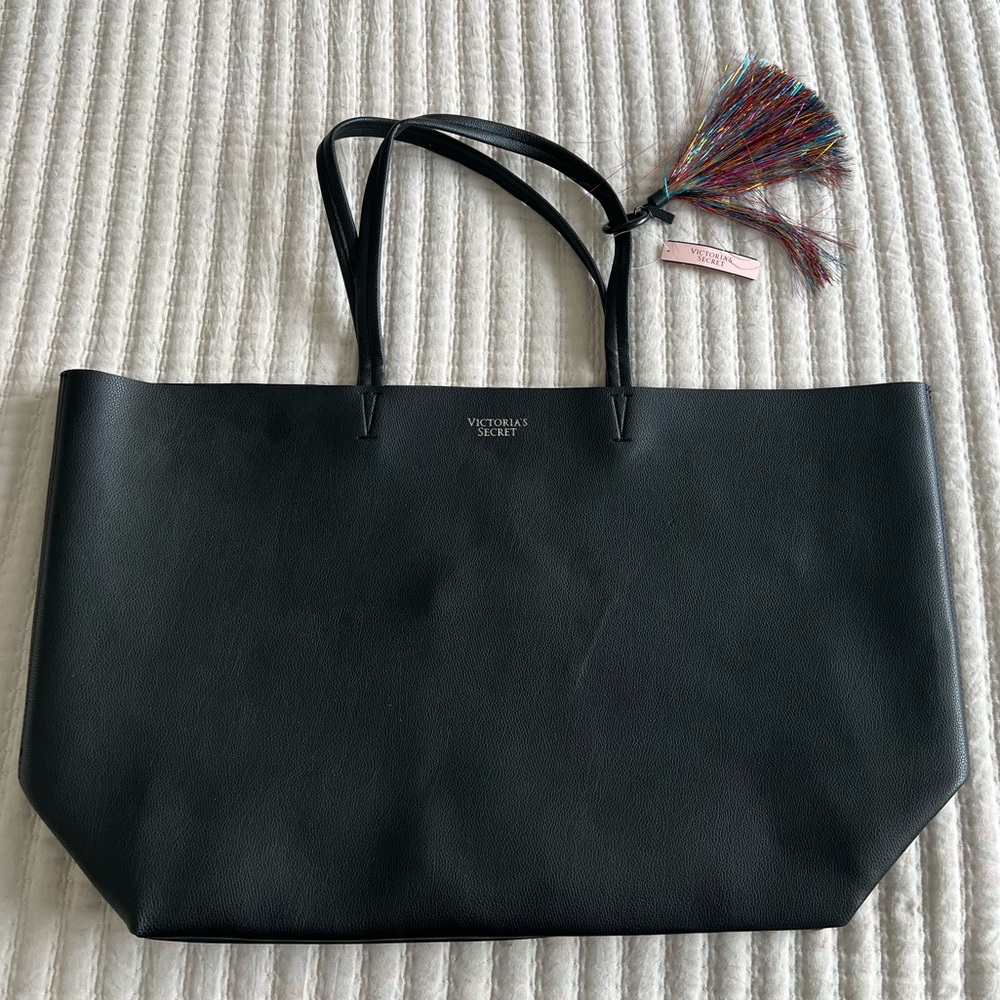 NWT victorias secret | leather bag with tinsel keychain